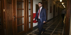 Σύντομα θα κατατεθεί το νομοσχέδιο για την παροχή μικροδανείων μέχρι 25.000 ευρώ σε μικρομεσαίους /Φωτογραφία: Eurokinissi