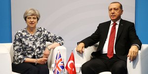 Η Βρετανίδα πρωθυπουργός Τερέζα Μέι και ο Τούρκος πρόεδρος Ταγίπ Ερντογάν (Φωτογραφία αρχείου: ΑΡ)