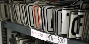 Πώς υπολογίζεται το κόστος για πινακίδες ΙΧ με το μήνα / Φωτογραφία: EUROKINISSI/ΘΑΝΑΣΗΣ ΚΑΛΛΙΑΡΑΣ