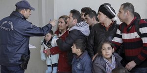Πρόσφυγες φθάνουν κατά κύματα από τον Εβρο στη Θεσσαλονίκη / Φωτογραφία: Intimenews/ΤΟΣΙΔΗΣ ΔΗΜΗΤΡΗΣ
