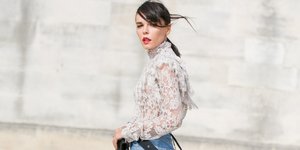 Blogger ποζάρει στον φακό/ Φωτογραφία: Shutterstock