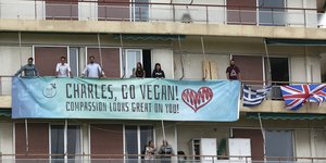 Πανό ομάδα vegan/ Φωτογραφία: INTIME