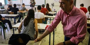 Οι εξετάσεις για τους υποψήφιους των γενικών λυκείων συνεχίζονται την Παρασκευή