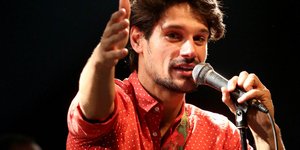 «Καλημέρα ερωτά μου / θες να κάνεις τα παιδιά μου;»