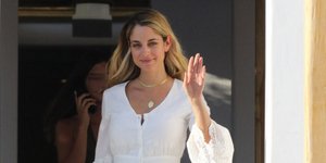 Η Δούκισσα Νομικού ποζάρει στο φακό/ Φωτογραφία: NDP