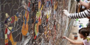 Η ομάδα Mosaicists μεταμορφώνει το γκρίζο