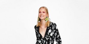 Moντέλο ποζάρει στο φακό/Φωτογραφία: Ζara