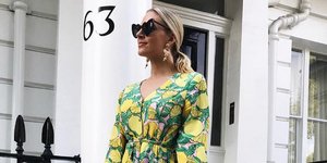Γυναίκα ποζάρει στον φακό/ Φωτογραφία Instagram @thefashionbugblog