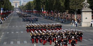 Την Ημέρα της Βαστίλης γιόρτασαν σήμερα οι Γάλλοι. Φωτογραφία: AP