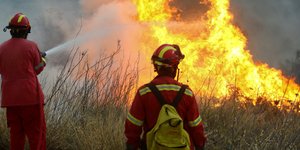 Πυροσβέστες/ Φωτογραφία intime news