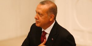 Ορκίστηκε «σουλτάνος» ο Ερντογάν -Φωτογραφία: AP Photo/Lefteris Pitarakis