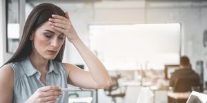 Γυναίκα με πυρετό /Φωτογραφία: Shutterstock