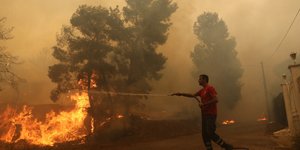 Από την πυρκαγιά στην Κινέτα Αττικής-Φωτογραφία: Intimenews/Γιάννης Λιάκος