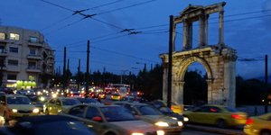 Ανησυχούν οι Αθηναίοι (Φωτογραφία: EUROKINISSI/ ΓΙΩΡΓΟΣ ΚΟΝΤΑΡΙΝΗΣ)