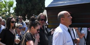 Συντετριμμένος ο σύζυγος της Τζέσυ Παπουτσή