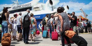 Ξεκίνησε η πρώτη μεγάλη καλοκαιρινή φυγή / Φωτογραφίες: EUROKINISSI/ ΣΩΤΗΡΗΣ ΔΗΜΗΤΡΟΠΟΥΛΟΣ