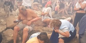 Οι δύσκολες στιγμές στο λιμάνι στο Μάτι