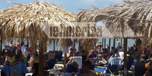 Γεμάτες οι ξαπλώστρες στην Ανάβυσσο