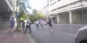 Η στιγμή της επίθεσης του Ρουβίκωνα στο ΥΠΕΞ