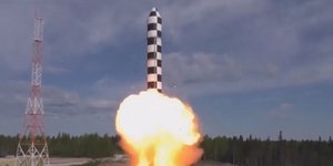 O  διηπειρωτικός βαλλιστικός πύραυλος Sarmat (Φωτογραφία: YouTube) 