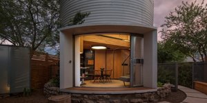 Ένα σιλό μετατράπηκε σε ένα μοντέρνο σπίτι. Φωτογραφία: Zillow