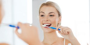 Ένα υγιές χαμόγελο δεν χρειάζεται μόνο βούρτσισμα των δοντιών. Φωτογραφία: Shutterstock