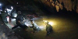 Πολύ δύσκολο το έργο των δυτών στο σπήλαιο στην Ταϊλάνδη - Φωτογραφία:Tham Luang Rescue Operation Center via AP 