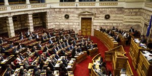 Κόπηκαν τα χαμόγελα για τη συμμετοχή στα θερινά τμήματα της Βουλής / Φωτογραφία: Eurokinissi 