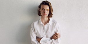 Μοντέλο ποζάρει στο φακό/ Φωτογραφία: Ζara