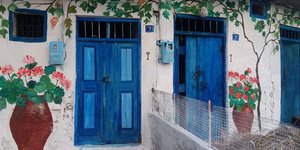 Ζωγραφίζει επιλεγμένα σημεία του χωριού