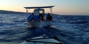 Περιπέτεια στη θάλασσα για τον πρώην διοικητή του ΠαΓΝΗ/ Φωτογραφία facebook