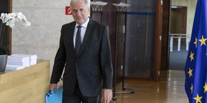 Άρθρο του Δημήτρη Αβραμόπουλου στη γαλλική La Tribune