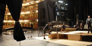 Ετοιμάζει τρεις όπερες εμπνευσμένες από την Αρχαία Ελλάδα 