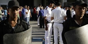 Ο Μπεχάιρι έγραψε το ποίημα «Μπαλάχα» το οποίο μελοποιήθηκε