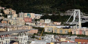 Στους 41 οι νεκροί από την κατάρερυση της γέφυρας. Φωτογραφία: AP