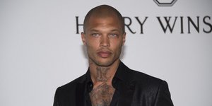 O σέξι πρώην κατάδικος Τζέρεμι Μικς