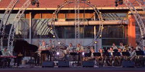 Το μουσικό σύνολο παρουσιάζει τη θεματική συναυλία BlueMood