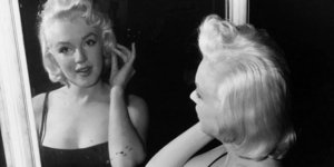 H θρυλική Μέριλιν Μονρόε σε φωτογραφία του 1955 (Φωτογραφία αρχείου: ΑΡ) 