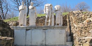 Τα 4 θαυμαστά μαρμάρινα αγάλματα στο Παλατιανό Κιλκίς