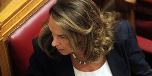 Η υφυπουργός Οικονομικών Κατερίνα Παπανάτσιου στη Βουλή/Φωτογραφία: Eurokinissi