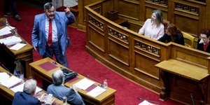 Επεισόδιο με τον Χρήστο Παππά στη Βουλή (Φωτογραφία: EUROKINISSI/ ΣΤΕΛΙΟΣ ΜΙΣΙΝΑΣ)