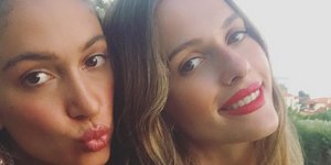 Η Αννα Πρέλεβιτς με την αδελφή της Τέρα