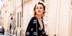 Γυναίκα ποζάρει στον φακό/Φωτογραφία Instagram @sandrasemburg