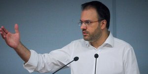 Θανάσης Θεοχαρόπουλος