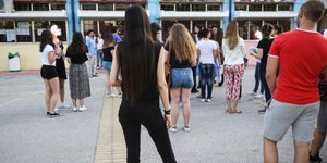 Ως ώρα έναρξης εξέτασης ορίζεται για όλα τα μαθήματα η 16.00 μ.μ. Φωτογραφία: EUROKINISSI/ΓΙΑΝΝΗΣ ΠΑΝΑΓΟΠΟΥΛΟΣ