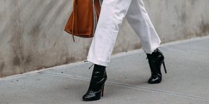 Γυναίκα ποζάρει στον φακό/Φωτογραφία Instagram @styledumonde