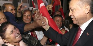 «Το να χρησιμοποιούμε το δολάριο