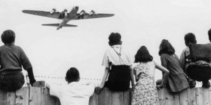 Στις 12 Σεπτεμβρίου του 1948 κατέλαβαν αεροπλάνο της πολιτικής αεροπορίας