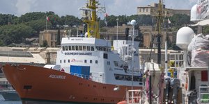 Το Aquarius (Φωτογραφία: AP/ Rene Rossignaud)