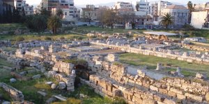 Με τη θεατρική μεταφορά του παιδικού βιβλίου «Ένα κορίτσι φτερουγίζει στον Κεραμεικό» φωτογραφίες: wikipedia 